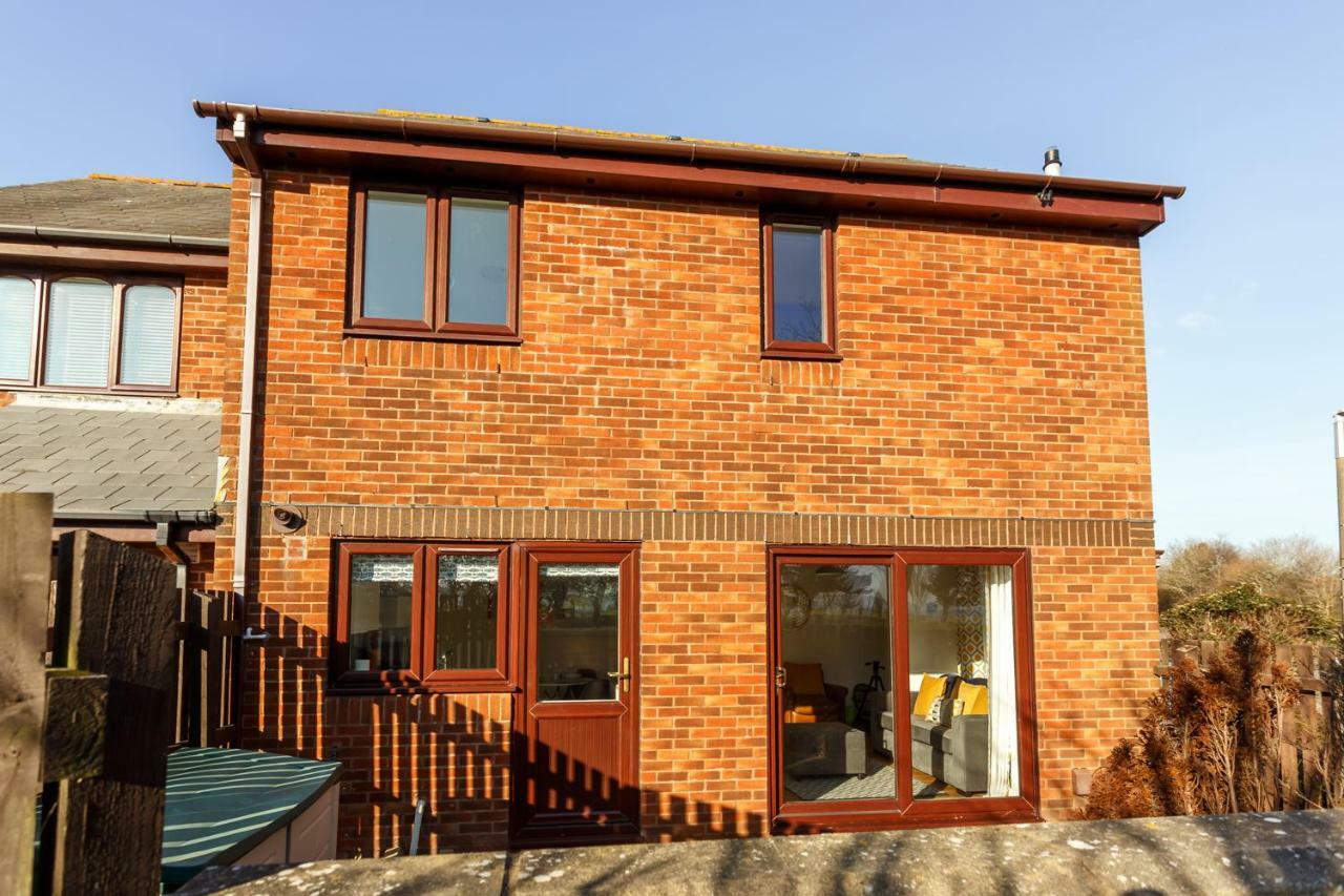 Villa Fantasea Poole Exterior foto